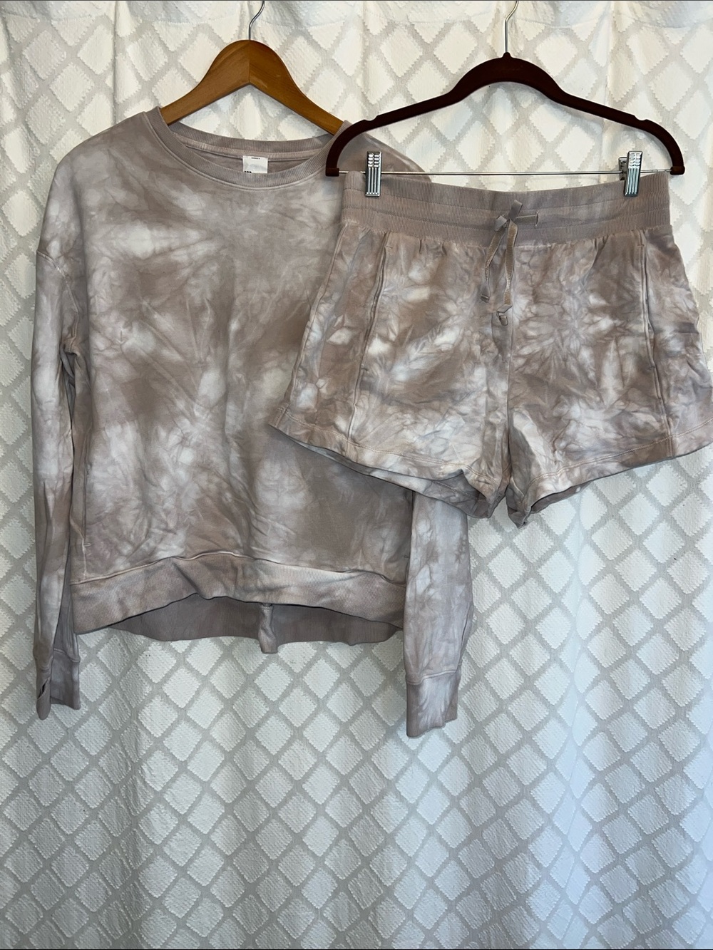 all in motion Neutral Tie Die set, like lightweight Scuba, size M, EUC!